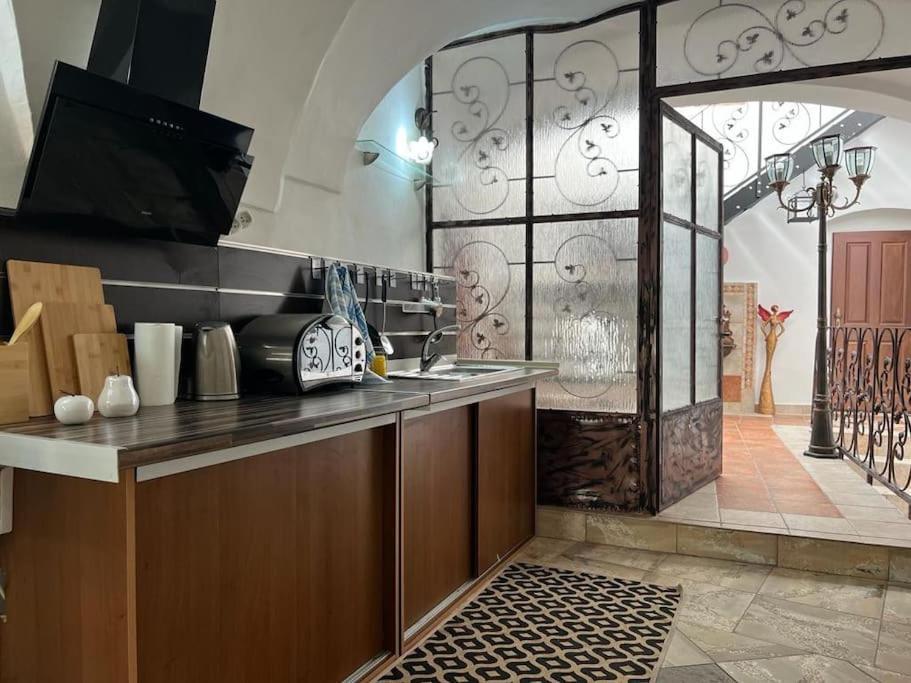 City Center Apartment Банска-Бистрица Экстерьер фото
