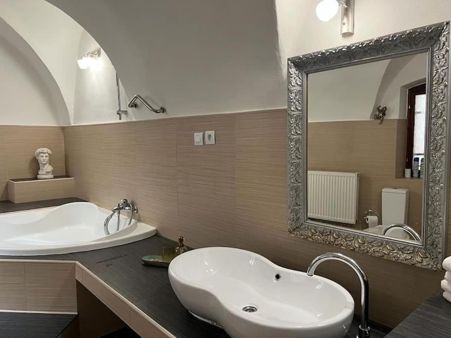 City Center Apartment Банска-Бистрица Экстерьер фото